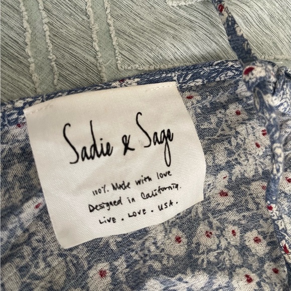 Sadie & Sage Floral Romper - Picture 2 of 5